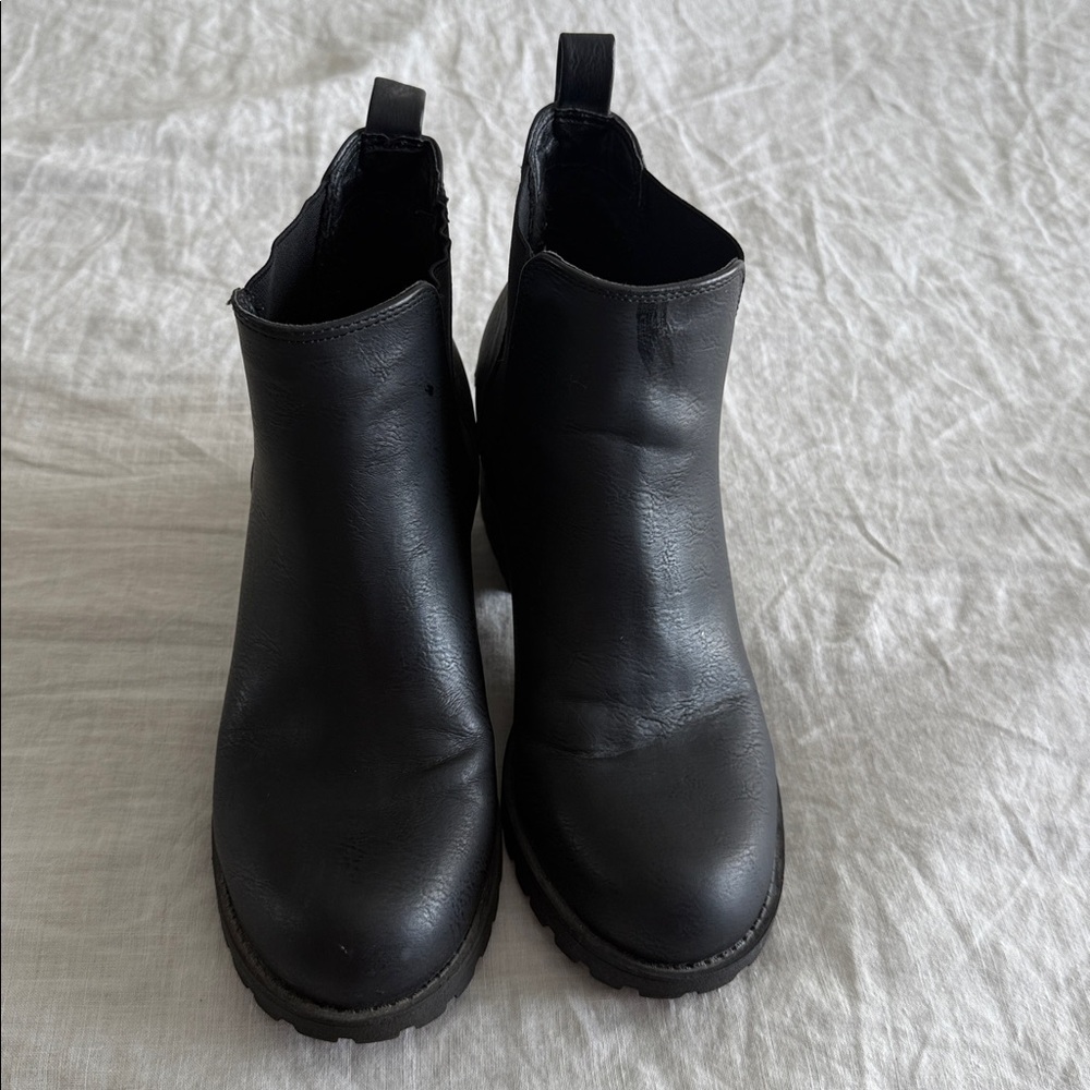 Dirty Laundry Sleek Black Boots